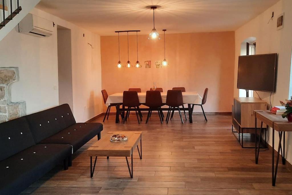 Holiday Home For 8 People, Pool + Sea View Vilanija Exterior foto